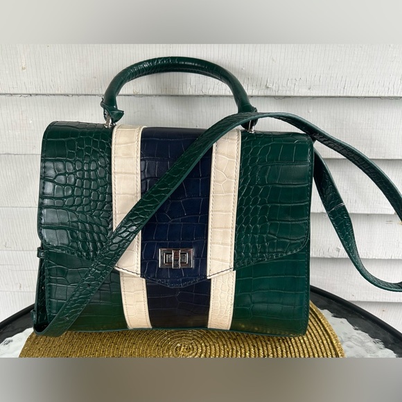Steve Madden Handbags - STEVE MADDEN “ANDI” CROCODILE SATCHEL. Has crossbody attached. EUC